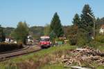 In Bundenthal-Rumbach steht der Felsenland-Express von Karlsruhe.
Es handelt sich hierbei um einen alten Esslinger Triebwagen (VT 452) der AVG.
Aufnahmedatum ist der letzte Fahrplantag 2014.

Bundenthal-Rumbach, der 19.10.2014