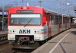 AKN VT2.51 steht am 20.02.18 im BHF Neumünster und wartet auf Ausfahrt nach Hamburg-Eidelstedt.