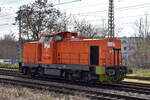 ArcelorMittal Eisenhüttenstadt Transport GmbH, Eisenhüttenstadt mit ihrer V 100 Lok  60  [NVR-Nummer: 98 80 3293 060-0 D-EKO] setzt gerade um um einige Kesselwagen in die andere Richtung zu transportieren Richtung Ziltendorf EKO am 05.03.24 Höhe Bahnhof Frankfurt/Oder.