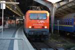 143 001-6 der EKO (ehem. 212 001-2) durchfhrt am 10.10.10 den Bahnhof Franfurt/Oder.