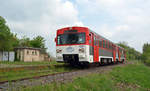 Der auf dem Teilstück Egeln - Westeregeln eingesetzte Triebwagen der Reihe VT2E hat am 07.05.17 den Bahnhof Westeregeln erreicht und wartet nun auf die Rückfahrt nach Egeln.