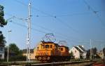 Lok 15 und Lok 14 der Bahnen der Stadt Monheim sind im Sommer 1978 unterwegs zum Betriebshof.