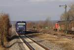 BOB VT 65 und 68 fahren beim Halt in Niederbiegen an der wartenden 294 779-4 vorbei, 08.02.11