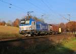 193 883 mit Containerzug in Fahrtrichtung Süden. Aufgenommen bei Niederhone am 05.11.2015.