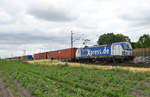 BoxXpress mit der Vectron 193 883-6 mit einem Containerzug, unterwegs in Richtung Hamburg.
