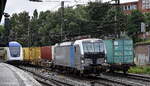 boxXpress.de GmbH, Hamburg [D] mit der neuen Railpool Vectron  6193 103  [NVR-Nummer: 91 80 6193 103-9 D-Rpool] und einem Containerzug Richtung Hamburger Hafen am 03.08.23 Höhe Bahnhof Hamburg-Harburg.