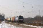 Die nagelneue 193 852-1 durchfährt am 30.01.2014 mit einem Containerzug den Bahnhof Nordstemmen