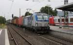 BoxXpress Vectron 193881 fährt am 29.5.2014 um 09.07 Uhr mit einem Containerzug
Richtung Mannheim durch Bensheim.