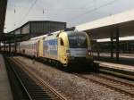 Hier kommt der HKX gerade von Köln in den Duisburger HBF eingefahren. Gleich fährt er nach Hamburg Altona aber legt dazwischen noch ein paar Halte ein.

Duisburg 12.07.2014