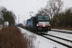 193 852 (X4 E-852) mit Containerzug in Fahrtrichtung Süden.