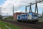 Am 26.05.2015 fuhr boxXpress.de 193 880 beim Umspannwerk in Hamburg Waltershof in den Hamburger Hafen, um dort einen Containerzug in Richtung Süddeutschland zu bespannen.