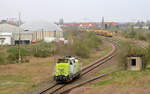 Nachdem 650 093 ihren Zug am 02.04.17 in Bitterfeld bereitgestellt hatte rollte sie wieder zurück in den Chemiepark. Im Hintergrund stehen Schotter- und Bunkerwagen welche beim Weicheneinbau bei Holzweißig zum Einsatz kamen.