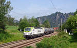 193 894 der Captrain schleppte am 11.06.19 einen Kesselwagenzug durch Rathen Richtung Bad Schandau.