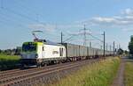 Mittlerweile besitzt auch Captrain einen Dual Mode-Vectron von Siemens. Am 13.06.21 bespannte 248 008 den Smartrail-Zug aus Dresden-Friedrichstadt und passiert hier auf dem Weg Richtung Magdeburg Braschwitz.