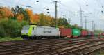 Captrain 185 541-0 ist am 24.10.2015 mit einem Güterzug in Köln-Gremberg in Richtung Südbrücke unterwegs