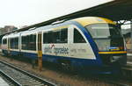 Der Kulturzug VT 610 der zu Connex gehörenden Lausitzbahn in Zittau am 10.4.2006. Nach wechselndem Einsatz bei verschiedenen EVU läuft das Fahrzeug jetzt als 642 339 bei der Städtebahn Sachsen.