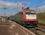 Nach einer Fehlleitung musste 185 594-9 einmal Umsetzen um mit ihrem KLV-Zug wieder die richtige Route weiter zu fahren. Aufgenommen am 01.05.2016 in Eichenberg.