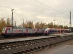 185 590-7 und 185 593-1 von der Cross Rail stehen in Herzogenrath bei strmischen Herbstwetter und warten auf neue Aufgaben.