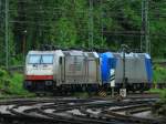 185 579-0 und 185 527-9 von Crossrail stehen am 11.05.2012 in Aachen West.