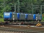 Vier blau-graue Crossrail Maschinen am 27.07.2013 in Aachen West, 185 535-2 steht vor zwei 145er und einer weiteren 185er.