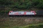 Vom Schiff aus auf 185 591-5 herangezoomt. Sie war am 13.07.2014 mit einem Containerzug gen Norden unterwegs. Aufgenommen zwischen St. Goar und Kaub am Rhein.