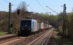 145-CL 202 (145 098-0) von der Crossrail fährt am 15.04.2015 mit einem Containerzug durch den Haltepunkt Eilendorf in Richtung Aachen.