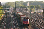 Crossrail 185 595 durchfährt während der Aufnahme den Bahnhof Horrem.
Aufnahmedatum: 3. Juni 2011