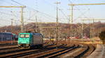 185 611-1 von Crossrail steht in Herzogenrath.
Aufgenommen vom Bahnsteig 2 in Herzogenrath. 
Bei Sonnenschein am Kalten Nachmittag vom 22.1.2017.