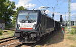 CTL Logistics GmbH, Berlin [D] mit der MRCE Dispo  187 101  (NVR:  91 80 6187 101-1 D-DISPO ) und einem Ganzzug polnischer CTL Hochbordwagen mit Kohle beladen am 21.06.23 Durchfahrt Bahnhof Ruhland.