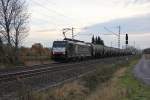 Im nahezu letzten Licht kam am 03.11.2011 noch die 189 207 (ES 64 F4-207) mit Kesselwagenzug in Richtung Norden kurz hinter Eschwege West vorbei.