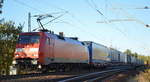 DB Cargo Deutschland AG mit  152 003-0  [NVR-Number: 91 80 6152 003-0 D-DB] und KLV-ZUg (LKW-WALTER Trailer) am 24.10.18 Berlin-Wuhlheide.