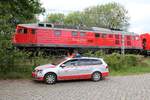 5.6.2017. 232 587 und DB Notfallmanagement Pkw bei einer Entgleisung von Facs-Wagen in  Berlin-Blankenburg.