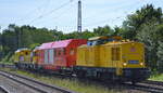 DB Netz AG, Berlin mit  203 316-5  [NVR-Nummer: 92 80 1203 316-5 D-DB] und einem DB Netz Notfalltechnik Wagen und P&T GAF Gleisarbeitsfahrzeug mit Kran (BR 746) am Haken am 18.07.22 Vorbeifahrt Bahnhof Dedensen Gümmer.