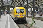 Überraschender Gast im Hauptbahnhof Wiesbaden am 27.06.2023: 182 535 von DB Netz AG -Instandsetzung/Maschinenpool. 2005 gehörte die Lok zum Bestand der Wiener Lokalbahnen, 2007 der Wiener Lokalbahnen Cargo GmbH.