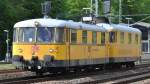 Hier mal was lustiges und Seltenes. 725 002-0 fhrt am 09.05.2012 durch den Bahnhof von Dreieich-Buchschlag.