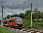 Der Triebzug 642 734 war hier Ende September 2020 in der Nähe des sächsischen Eisenbahnmuseums in Chemnitz-Hilbersdorf zu sehen.