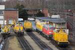 Am 15.2.12 standen die Loks der Bahnbaugruppe mal schn frei.Anwesend waren die 203 304,die 218 261,das U-Boot 229 181,die DB Netz 203 303,die 212 306 und die 333 145.
Aufgenommen in Duisburg-Entenfang.