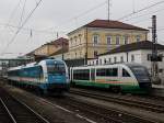 Die 183 001 wartet auf ihren Zug nach Mnchen, wehrend auf Gleis 1 der VT 11 der Vogtlandbahn am 14.03.2009 in Regensburg Hbf einfahrt. (Bahnbildertreffen)