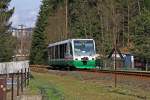 654 045 (VT45) als VBG20824 (Falkenau -) Graslitz - Hof in Zwota, 3.4.011. Entgegen dem Zugzielanzeiger und dem Schild fhrt dieser Zug nach Hof Hbf. Leider wurden diese wochenendlichen Leistungen bis nach Oberfranken zum Fahrplanwechsel am 12.6.011 schon wieder eingestellt.