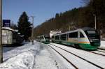 Desiro 642 818-8 Vogtlandbahn / ARRIVA VT18  als VBG 81028 Weischlitz - Gera und Desiro 642 321-3 Vogtlandbahn VT 21 als VBG 81023 Gera - Weischlitz, Elstertalbahn KBS 541 Gera - Plauen - Weischlitz, fotografiert bei Kreuzung im Bhf. Barthmhle am 01.02.2011 