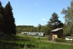 Am 17.05.2012 sind VT16+VT19 der VBG, als 81032, auf der Elstertalbahn am eh. Po48 auf der Fahrt nach Gera.