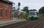 Auch die RegioSprinter werden weniger denn die Vogtlandbahn hat neue RegioShuttle bestellt.

VT 36 aus Hof fuhr am 11.08.2012 wegen Bauarbeiten bedingt nur bis Plauen oberer Bahnhof. Ansonsten wurden die Zge bis Falkenstein durch gebunden.

Der Bahnhof Schnberg/Vogtland hat auch schon bessere Eisenbahnzeiten erlebt. Er ist vom Fernverkehr komplett abgehngt.
Einst war Schnberg Bahnknotenpunkt der Strecken Hirschberg - Schnberg (letzte Kursbuchnummer 548 im Jahr 1994) und (Saalburg) Schleiz - Schnberg letzte Kursbuchnummer 547 bzw. 543 im Jahr 2006)

Im letzten Kursbuch der DR hatten die Strecken folgende Bezeichnungen:

- Schnberg - Hirschberg -- 473
- Schnberg - Schleiz -- 474
- Schleiz - Saalburg (Kleinbahn) -- 475

Schnberg liegt auch an der Magistrale (Leipzig) Werdau - Hof KBS 545, heute meist als KBS 530 /544 durchgehend bezeichnet.

Einst war Schnberg Inselbahnhof. Gleis 1 fhrte auf der anderen Seite des Empfangsgebudes vorbei. Gleis 3 + 4 waren den Anschlubahnen vorbehalten. Umfangreiche Gteranlagen gab es auch, ebenso einen einstndigen Lokschuppen/Heizhaus (heute noch vorhanden).

Die Nebenbahnen existieren heute auch noch.
- Schnberg - Anschlu Holz Rettenmeier (16 Km) als Anschlubahn
- Schnberg - Schleiz/West (16 Km) - Eigentmer DRE und Betreiber Frderverein Wisentatalbahn
Bahnstrecke 6362 Leipzig-Connewitz - Hof 