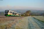 Trotz bereit aufgegangener Sonne war der Frost der Nacht noch spürbar als VT 10 und ein weiterer Desiro der Vogtlandbahn als VBG 74274 von Marktredwitz nach Regensburg Oberteich passierten,