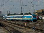 Ein ALEX mit Hcker gezogen von der 183 005 fhrt am 11.09.2010 in den Bahnhof von Regensburg ein.