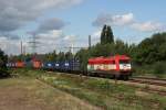 420 13 der EVB mit einem Containerzug am 24.08.2010 in Hamburg Unterelbe.