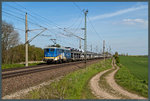 140 761-8 der Mittelweserbahn zieht am 01.05.2016 einen Autozug durch die Börde bei Wellen.