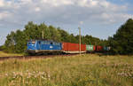 140 857-4 von EGP kam mit einem Containerzug aus Richtung Schwerin.