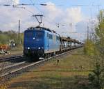 EGP 151 118-7 mit offenen ARS-Autotransportwagen in Fahrtrichtung Süden.