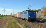 140 876 der EGP führte einen Containerzug am 31.10.18 durch Braschwitz Richtung Köthen.