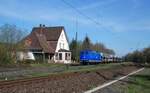 Frisch neulackiert durchfährt 151 131 der EGP den ehemaligen Bahnhof Kerzell (9.4.2016).